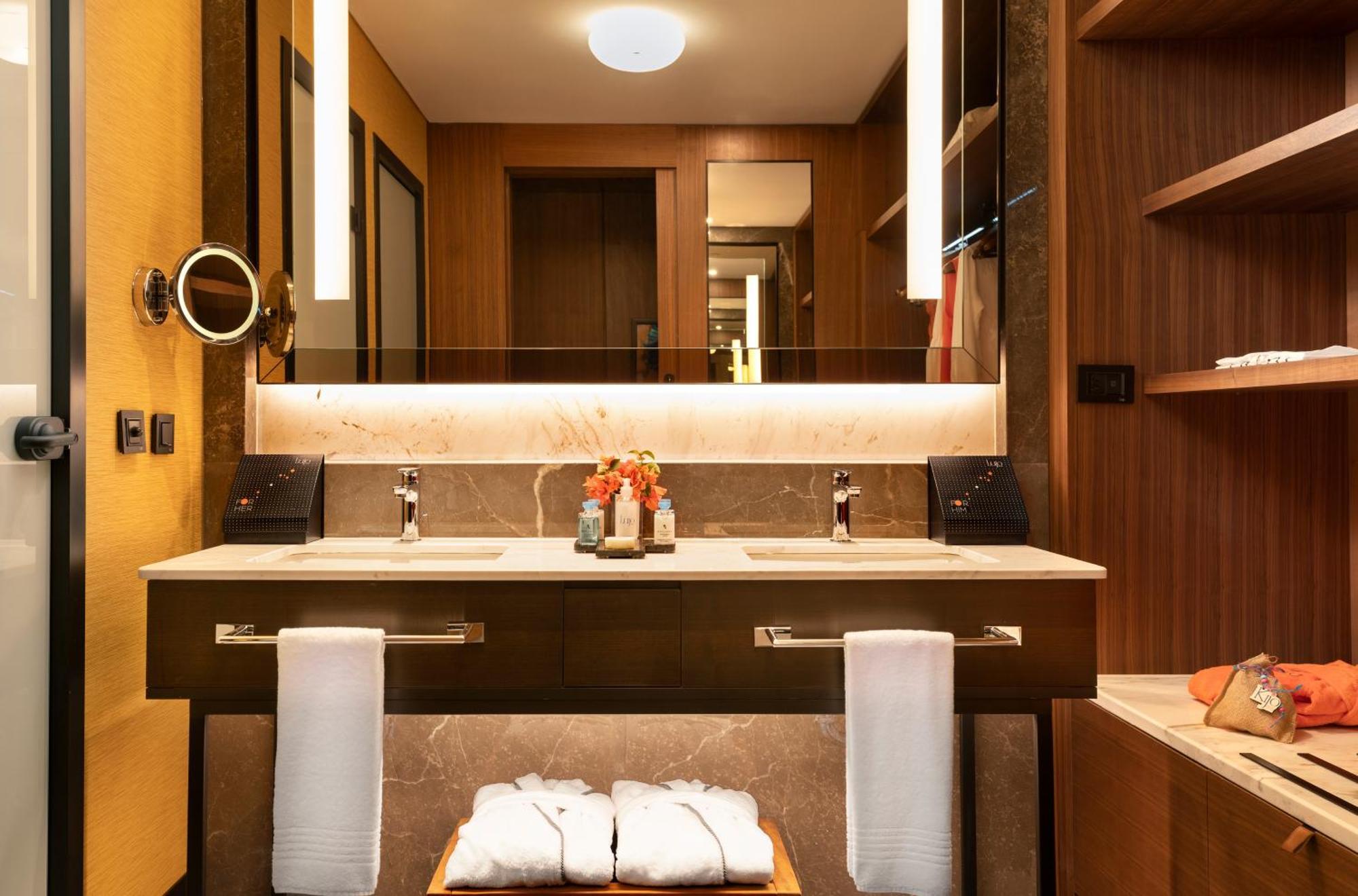 Suite d’Angle Familiale avec Terrasse - Vue sur Mer